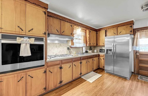 West Ashley House | This house is a 3 bedroom(s), 2 bathrooms, located in Charleston, SC.
