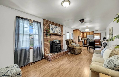 West Ashley House | This house is a 3 bedroom(s), 2 bathrooms, located in Charleston, SC.