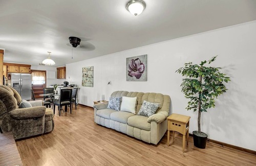 West Ashley House | This house is a 3 bedroom(s), 2 bathrooms, located in Charleston, SC.