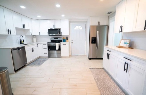Bearss Plaza House | This house is a 3 bedroom(s), 2 bathrooms, located in Tampa, FL.