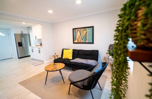 Bearss Plaza House | This house is a 3 bedroom(s), 2 bathrooms, located in Tampa, FL.