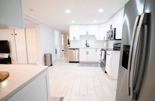 Bearss Plaza House | This house is a 3 bedroom(s), 2 bathrooms, located in Tampa, FL.