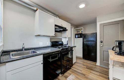 Near Eastside House | This house is a 3 bedroom(s), 1.5 bathrooms, located in Indianapolis, IN.