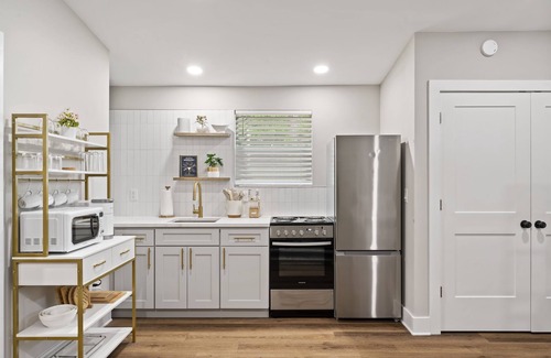 Murray Hill House | This house is a 3 bedroom(s), 3 bathrooms, located in Jacksonville, FL.