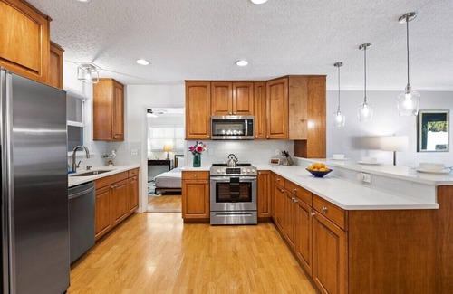 South Corals House | This house is a 3 bedroom(s), 2 bathrooms, located in Oakland Park, FL.
