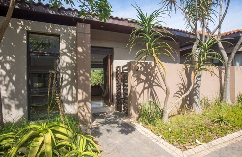 Port Zimbali House | This house is a 3 bedroom(s), 3 bathrooms, located in Dolphin Coast, KwaZulu-Natal.