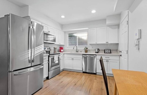 Las Gaviotas House | This house is a 4 bedroom(s), 2 bathrooms, located in Rancho Cordova, CA.