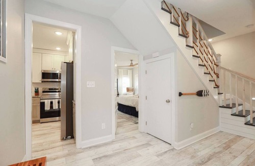Hampton House | This house is a 4 bedroom(s), 2 bathrooms, located in Hampton, VA.