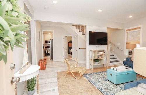 Hampton House | This house is a 4 bedroom(s), 2 bathrooms, located in Hampton, VA.