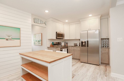 Hampton House | This house is a 4 bedroom(s), 2 bathrooms, located in Hampton, VA.