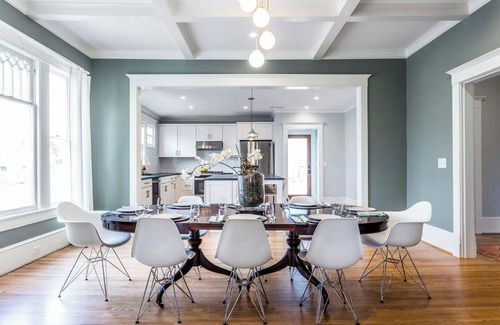 Historic Oakwood House | This house is a 4 bedroom 2 bathrooms, located in Raleigh, NC.