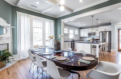Historic Oakwood House | This house is a 4 bedroom 2 bathrooms, located in Raleigh, NC.