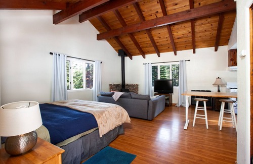 Tahoma House | This house is a 4 bedroom(s), 3 bathrooms, located in Tahoma, CA.