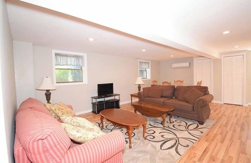 Eastward Look House | This house is a 4 bedroom(s), 3 bathrooms, located in Narragansett , RI.
