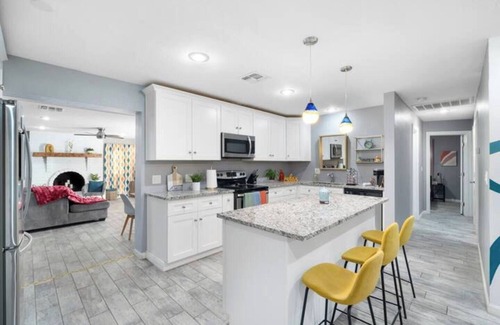 North Mountain House | This house is a 5 bedroom(s), 3 bathrooms, located in Phoenix, AZ.