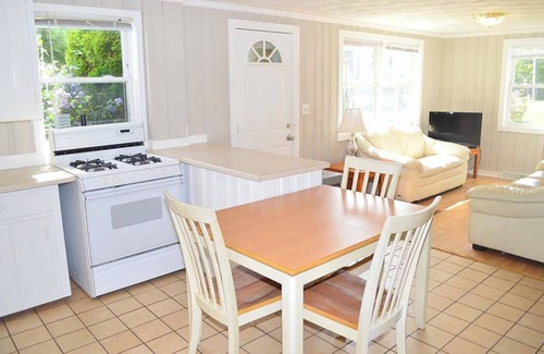 Eastward Look House | This house is a 6 bedroom(s), 2 bathrooms, located in Narragansett, RI.