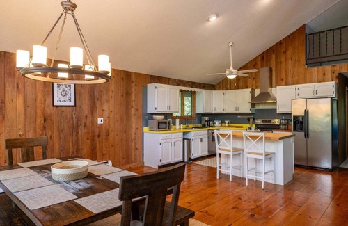 Londonderry House | This house is a 8 bedroom(s), 4 bathrooms, located in Londonderry, VT.