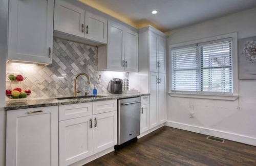 North Buckhead House | This house is a 8 bedroom(s), 7.5 bathrooms, located in Atlanta, GA.