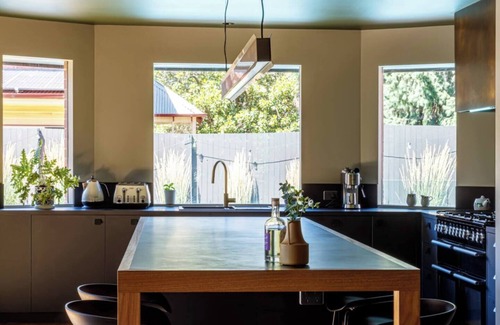 Lake Wendouree House | This house is a 4 bedroom(s), 2.5 bathrooms, located in Lake Wendouree, VIC.