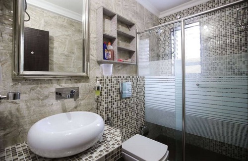 Aguada Fort Area Apartment | This is a fully air conditioned and furnished two bedroom apartment in Candolim
