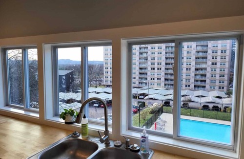 Hillsboro West End House | This is a great Location, amazing Sunsets. Restaurants and coffee shops .this