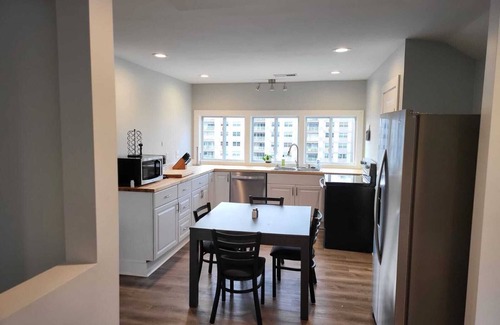 Hillsboro West End House | This is a great Location, amazing Sunsets. Restaurants and coffee shops .this