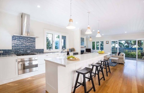 Vincentia House | This Is It - stylish 4-bedroom Vincentia retreat
