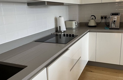 Harrow Apartment | This luxury one bedroom apartment is located in the heart of the city.