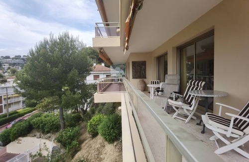 Le Cannet Apartment | This magnificent terrace with splendid sea view is ideal for your holidays!