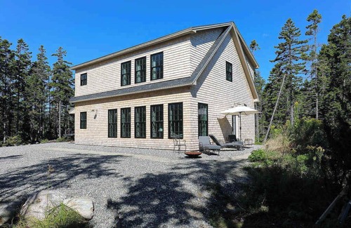 Bernard House | This Maine House-Near Ocean!