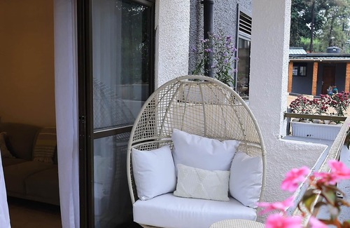 Central Kampala Apartment | This modern home is located in Kololo a safe & green area known for its comfort.
