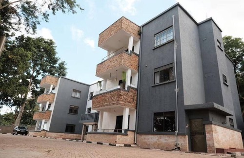 Central Kampala Apartment | This modern home is located in Kololo a safe & green area known for its comfort.