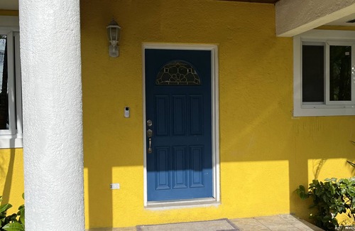 Nassau Apartment | This nice and cozy centrally-located apartment near all major hotels.