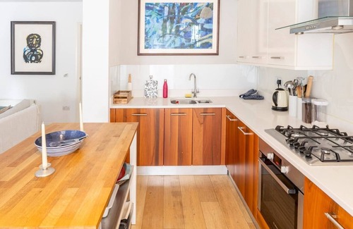 Holland Park Apartment | This property is unavailable for rental. See the description for an alternative.