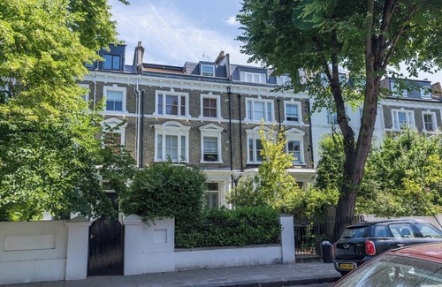 Holland Park Apartment | This property is unavailable for rental. See the description for an alternative.
