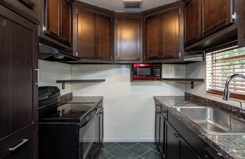 Orlando House | This quite retreat in the heart of Orlando. Located on a peaceful one lane road.