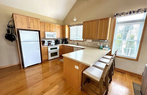 Katama Cottage | This Romantic Cottage is Simply a Cut Above -