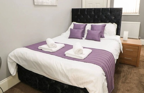 Wakefield Apartment | This serviced apartment is a 1 bedroom(s), 1 bathrooms, located in West Yorkshire, England.