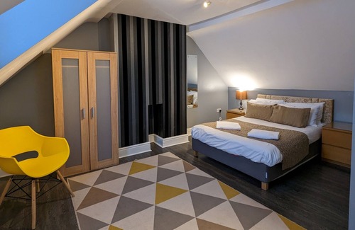 Edgbaston Apartment | This serviced apartment is a 2 bedroom(s), 1 bathrooms, located in Birmingham, England.