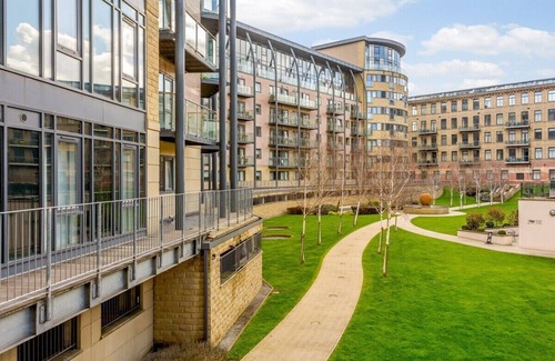 Saltaire Village Apartment | This serviced apartment is a 1 bedroom(s), 1 bathrooms, located in Shipley, England.
