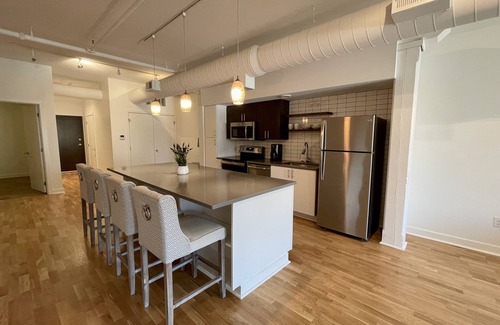 Old Market Apartment | This serviced apartment is a 4 bedroom(s), 4 bathrooms, located in Omaha, NE.