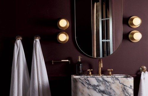 Stratford House | This spacious flat is by far the most romantic suite in Hotel Julie—perfect for lovers.