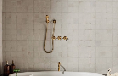 Stratford House | This spacious flat is by far the most romantic suite in Hotel Julie—perfect for lovers.