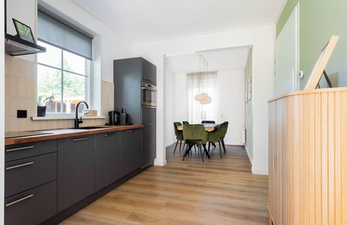 Gasselte House | This spacious holiday home is located at the edge of the park and is the perfect base if you value space and privacy.