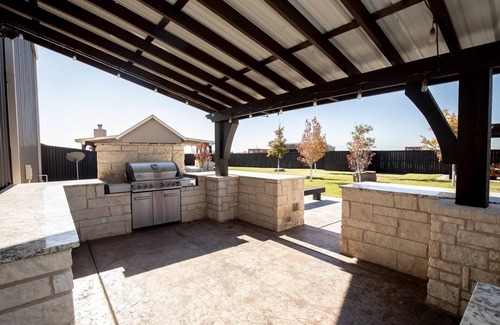 Amarillo House | This spacious retreat features 5 bedrooms, 2 futons, and 2 reclinable couches