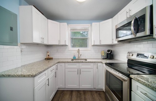 Secret Cove Apartment | This studio is a 0 bedroom(s), 1 bathrooms, located in Jacksonville, FL.