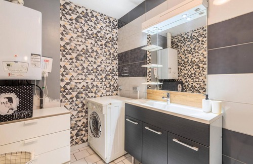 Roubaix House | This stylish and very spacious vacation home welcomes you to the town of Roubaix.