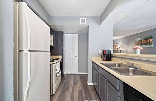 Greater Fondren Southwest House | This townhouse is a 2 bedroom(s), 2 bathrooms, located in Houston, TX.