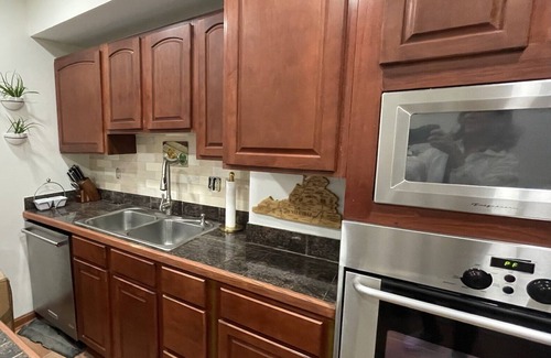 Old Town West House | This townhouse is a 2 bedroom(s), 2 bathrooms, located in Alexandria, VA.