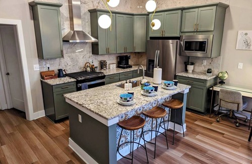Chattanooga House | This townhouse is a 5 bedroom(s), 5.5 bathrooms, located in Chattanooga, TN.